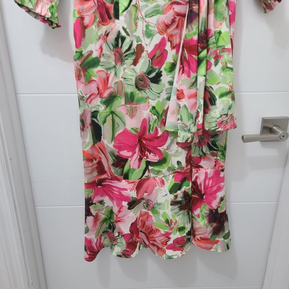Floral Off the Shoulder, Cinched Waist Dress Sz Med, Made in Columbia - Picture 5 of 9